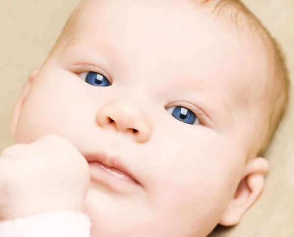 美しい赤ちゃんのクローズ アップの肖像画 — ストック写真