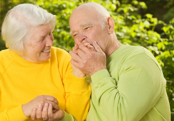 Senior Couple Love Outdoors — Stock Photo, Image