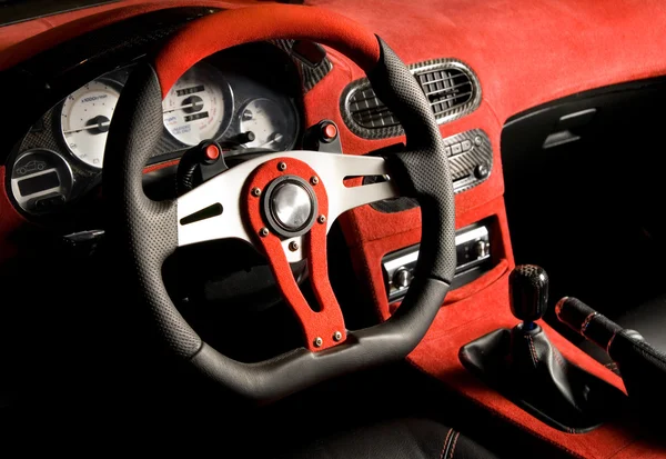Dostrojony sportu samochodowego. Luksusowe wnętrze czerwonego aksamitu — Zdjęcie stockowe