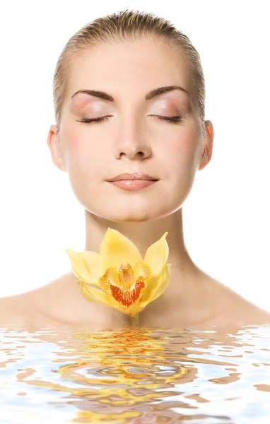 Beautiful Young Woman Yellow Orchid Reflected Rendered Water — Stock Photo, Image