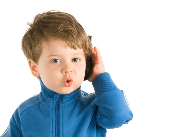 Un ragazzino che parla al telefono. Isolato su sfondo bianco — Foto Stock