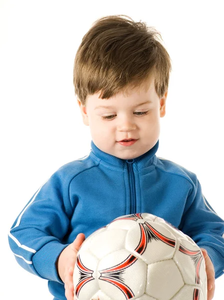 帅气的小男孩抱着足球球被隔绝在白色背景上 — 图库照片