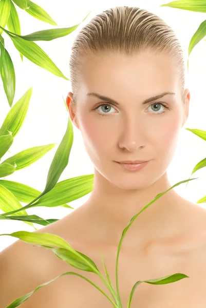 Vacker Ung Kvinna Med Bambu Växt — Stockfoto