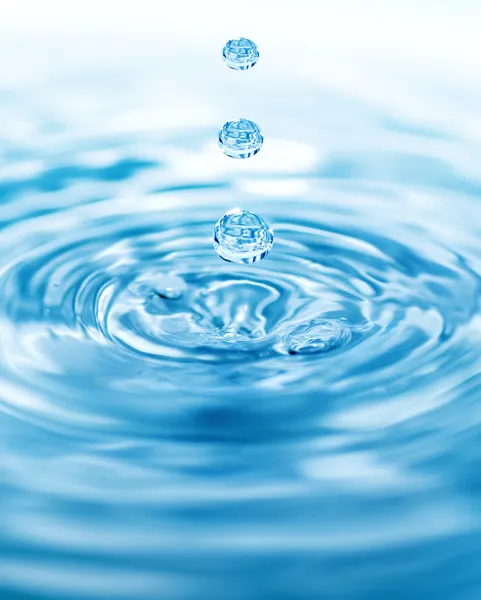 Gotas Caindo Água Azul — Fotografia de Stock