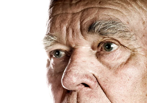 Il volto dell'uomo anziano su sfondo bianco — Foto Stock