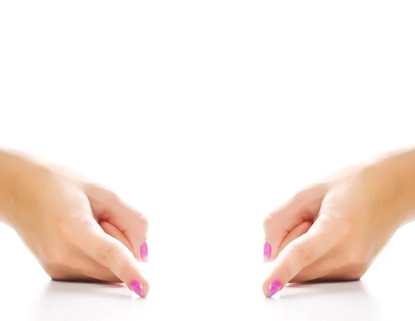 Mãos Duas Mulheres Mostrando Uma Distância Isolada Fundo Branco — Fotografia de Stock