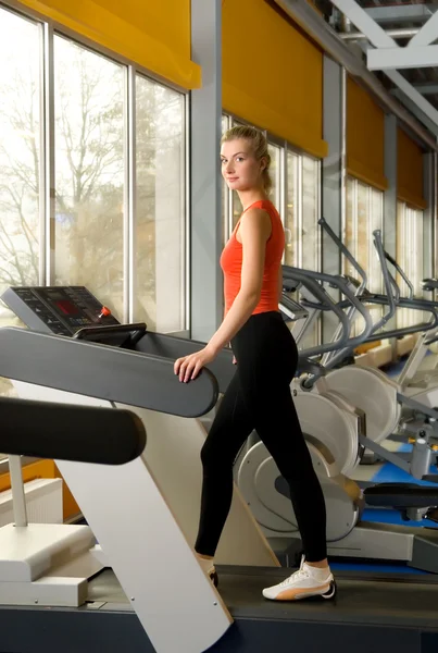 Beautiful Young Woman Running Treadmill Gym Alone — Stock Photo, Image