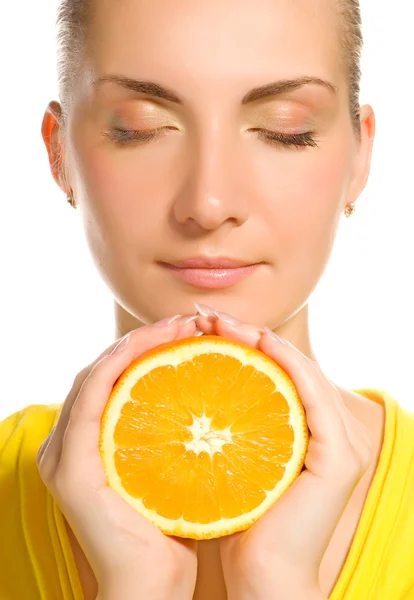 Schöne Mädchen Mit Saftigen Orange — Stockfoto