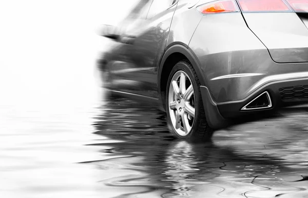 Sport auto in gesmolten water — Stockfoto
