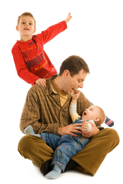 Щасливий батько з синами ізольовані на білому тлі — стокове фото
