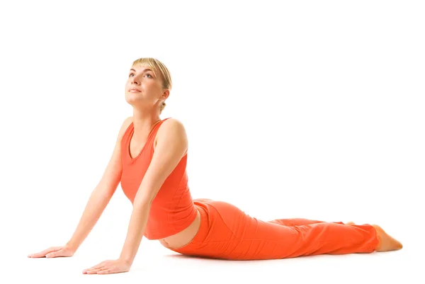 Belle jeune femme faisant de l'exercice de yoga isolé sur le dos blanc — Photo