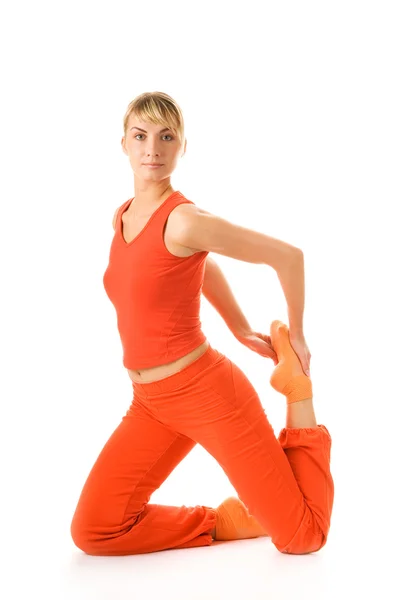 Bella Giovane Donna Che Esercizio Yoga Isolato Sfondo Bianco — Foto Stock