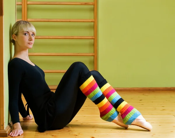 Krásné Baletky Sedí Podlaze Relaxaci Cvičení — Stock fotografie