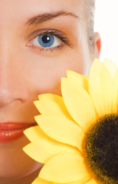 Schöne Frau Mit Einer Sonnenblume — Stockfoto