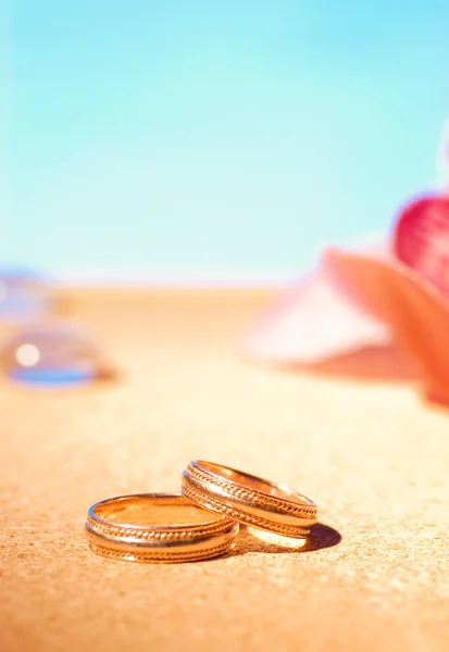 Arany esküvői gyűrűk — Stock Fotó