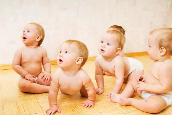 Group of adorable toddlers looking at something — Stock Photo, Image