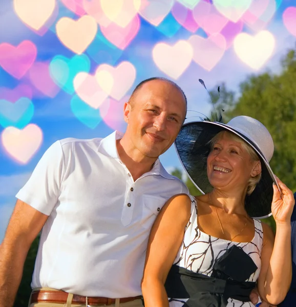 Średnim wieku para zakochanych — Zdjęcie stockowe