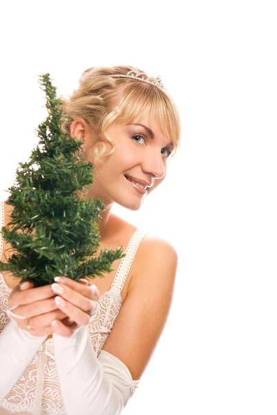 Schöne blonde Mädchen hält einen Weihnachtsbaum isoliert auf weiß — Stockfoto