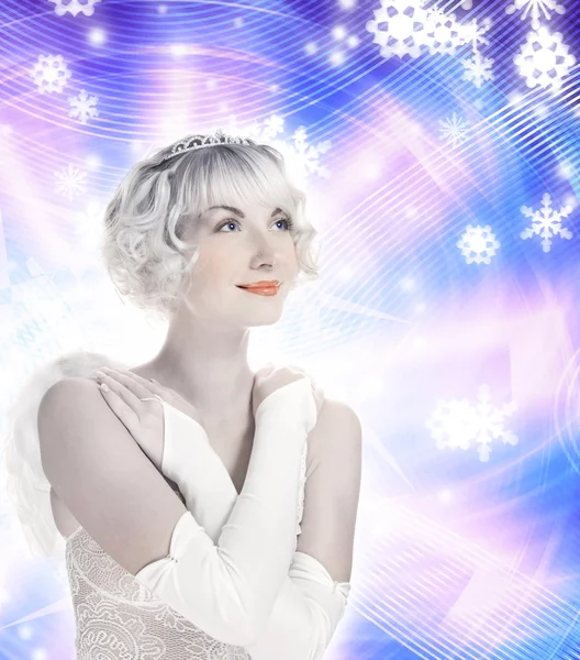 抽象冬季背景上的美丽天使女孩 — 图库照片