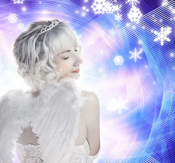 Vacker ängel flicka på abstrakt vintern bakgrund — Stockfoto