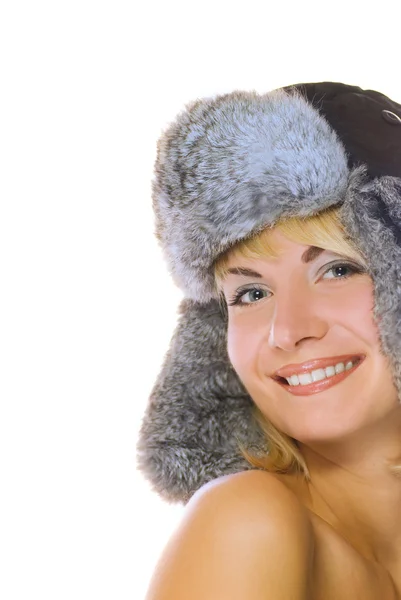 Sexy blonde meisje in winter bont-cap geïsoleerd op witte achtergrond — Stockfoto