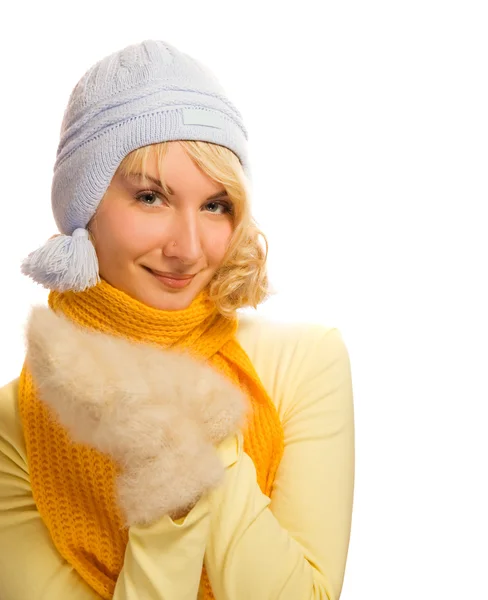 美丽的金发女孩在白色背景上随意冬季服装 — 图库照片