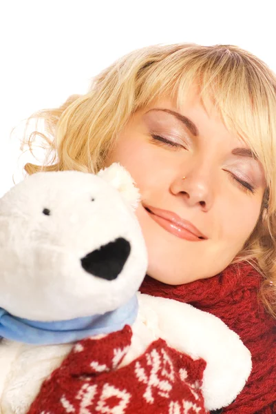 Красива блондинка в зимовому одязі з білим полярним ведмедем — стокове фото