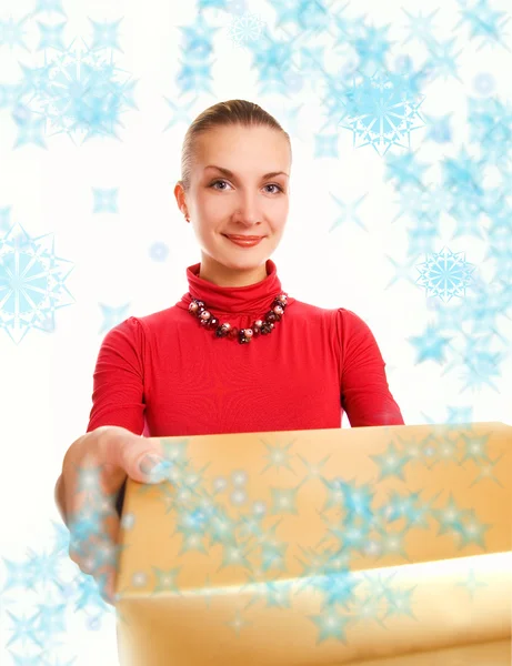 Schöne Blonde Mädchen Mit Einem Geschenkkarton Und Magischen Schneeflocken Sie — Stockfoto