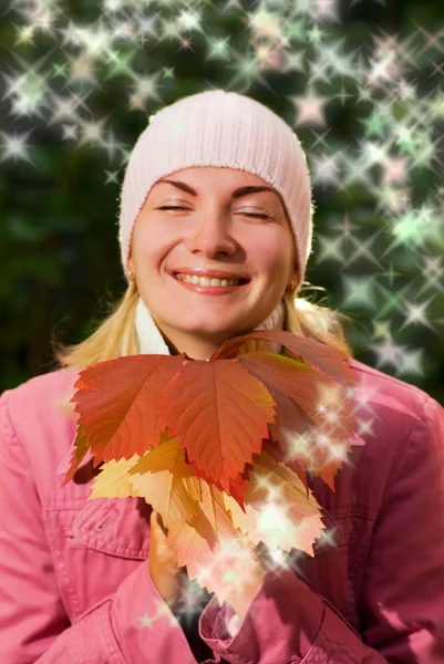 Νεαρό Κορίτσι Φθινόπωρο Φύλλα — Φωτογραφία Αρχείου