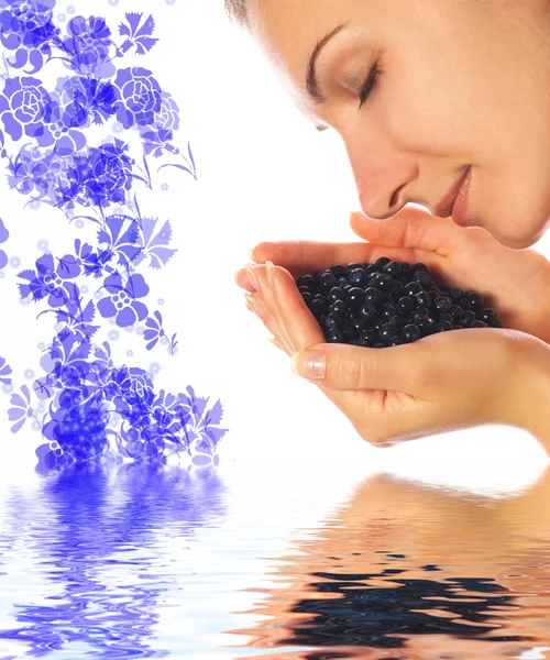 Beautiful Girl Hadful Blueberries Reflected Rendered Water — Stock Fotó