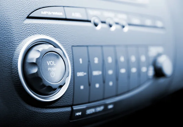 Sistema de áudio do carro moderno (DoF raso ) — Fotografia de Stock
