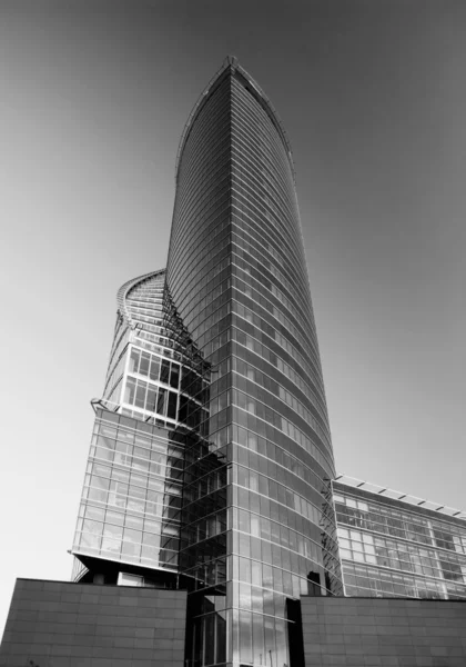 Monochromes Bild eines Bürogebäudes — Stockfoto