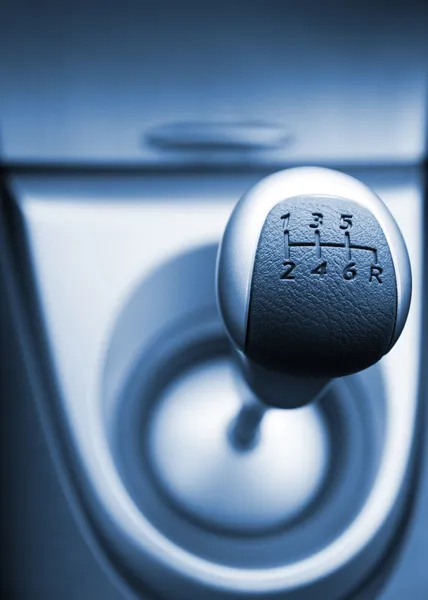 Six speed gear stick toned in blue (shallow DoF) — Stock Photo, Image