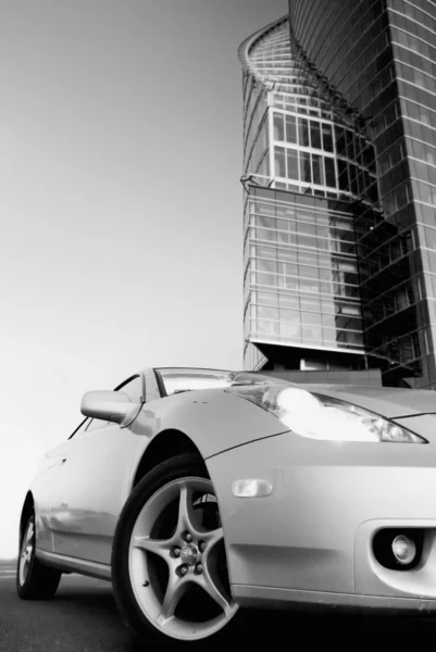 Monochromes Bild eines Sportwagens — Stockfoto