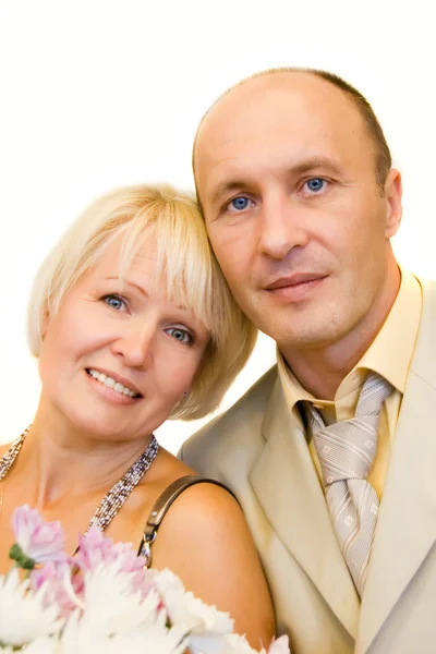 Vzorný manželský pár izolovaných na bílém pozadí — Stock fotografie