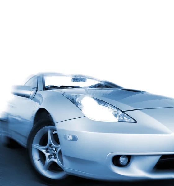 Быстрый спорткар изолирован на белом фоне (тонированный синим цветом) ) — стоковое фото