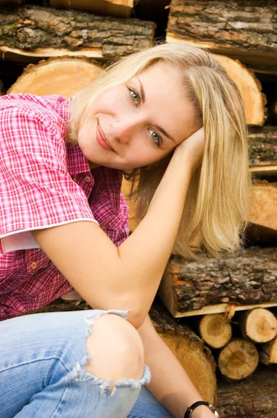 Retrato de uma bela menina do campo — Fotografia de Stock