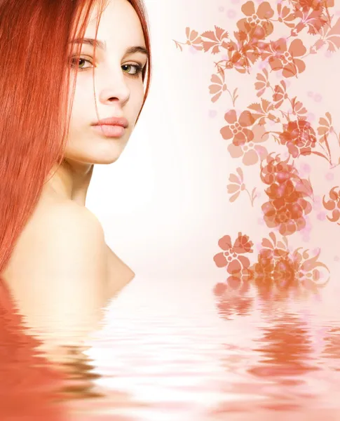 Redhead in gesmolten water — Stockfoto