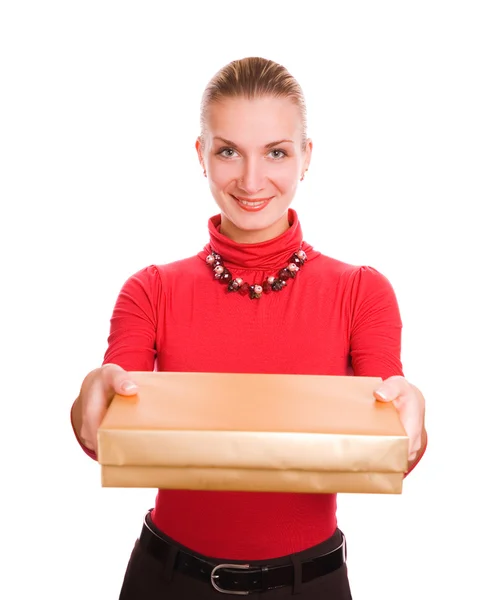 Menina loira bonita com uma caixa de presente — Fotografia de Stock