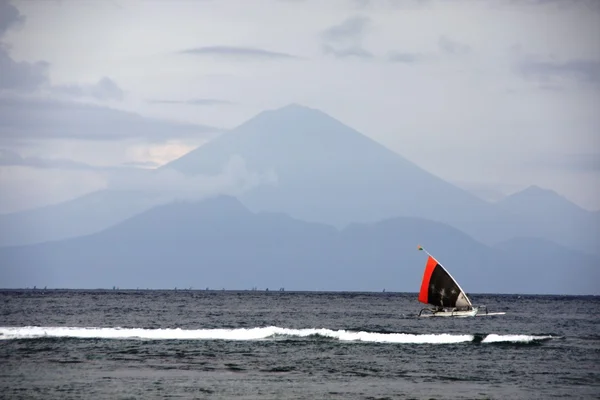 stock image Ocean on the background of the volcano