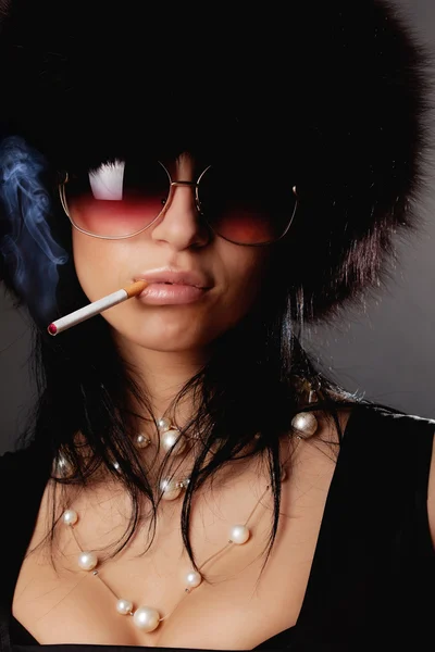 섹시 한 흡연 여자의 이미지 — 스톡 사진