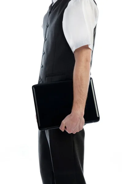 Empresario sosteniendo un portátil — Foto de Stock