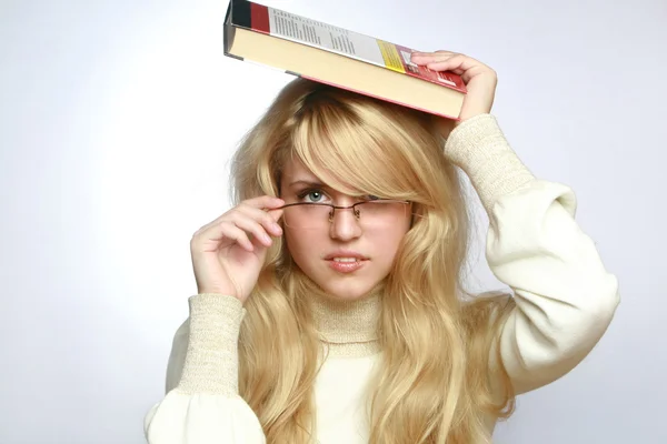 Smuk ung kvinde iført briller - Stock-foto