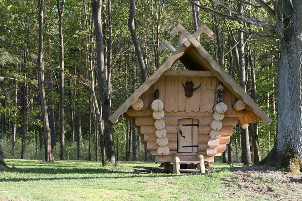 Mały drewniany dom — Zdjęcie stockowe
