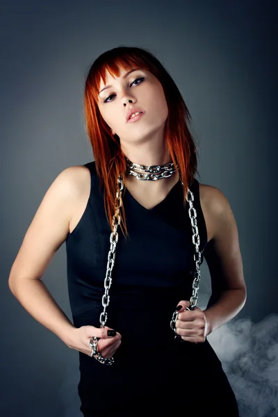 Schöne sexy Frau mit roten Haaren — Stockfoto