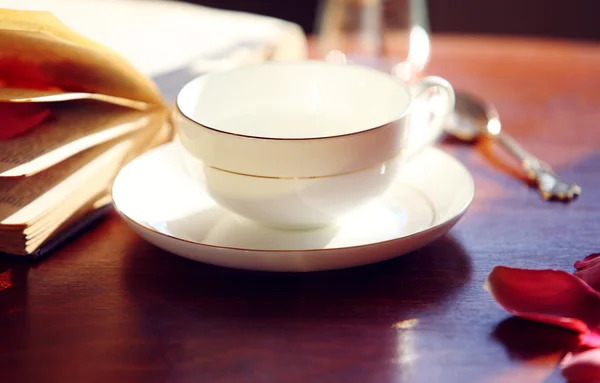 朝のコーヒー カップのある静物 — ストック写真