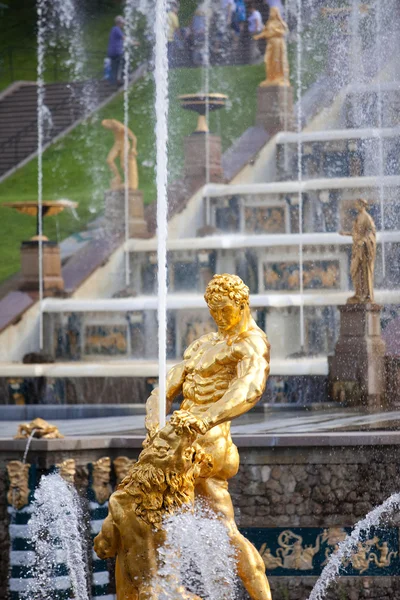 Petergof 的喷泉 — 图库照片