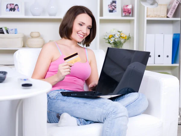 http://static4.depositphotos.com/1001992/315/i/450/depositphotos_3159707-Online-shopping-for-young-woman.jpg