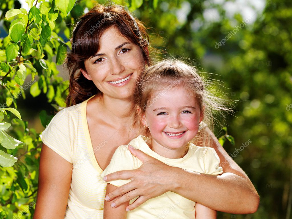 http://static4.depositphotos.com/1001992/378/i/950/depositphotos_3782942-Portrait-of-mother-and-daughter-outdoors.jpg
