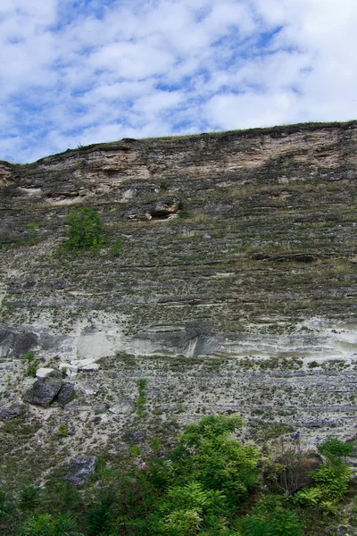 Ren klippor, forntida grottor — Stockfoto